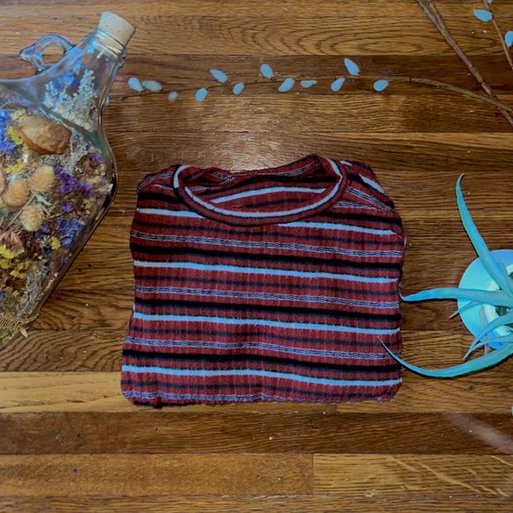 🤎70's Style Stripped Sweater🤎 - Picture 2 of 2